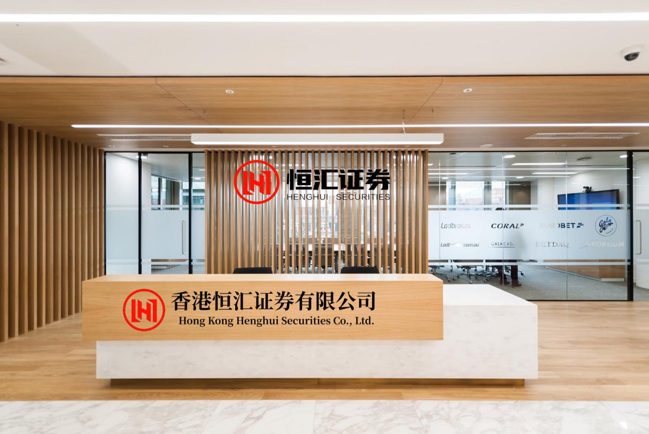 瑞银网配资 坐绿皮火车来杭测试的湖北泳友、134岁的横渡组合......潮新闻横渡勇士团正式吹响集结号_钱塘江_游泳馆_活动